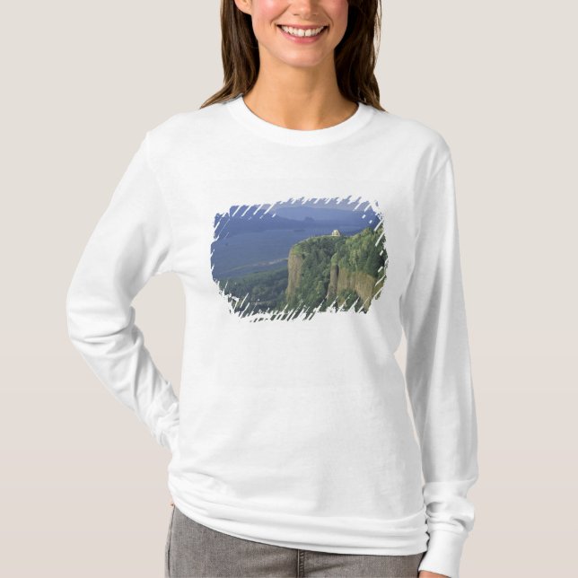 USA, Oregon, Columbia River Gorge NSA. View of T-Shirt (Front)