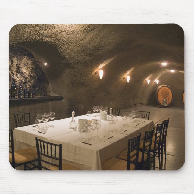 USA, Oregon, Dundee. Dining room in Archery Mouse Pad (Front)