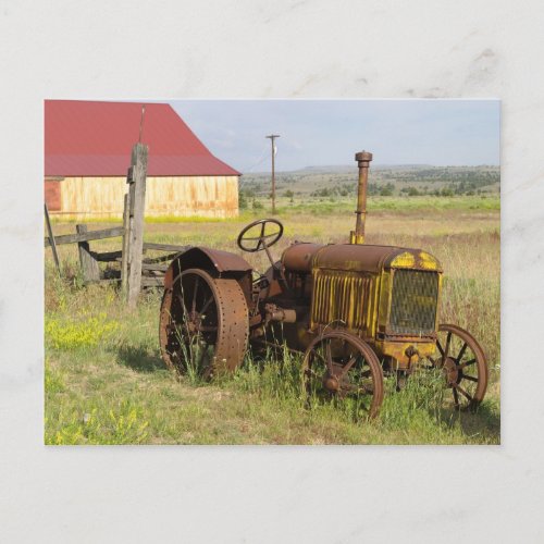 USA Oregon Shaniko Rusty vintage tractor in Postcard