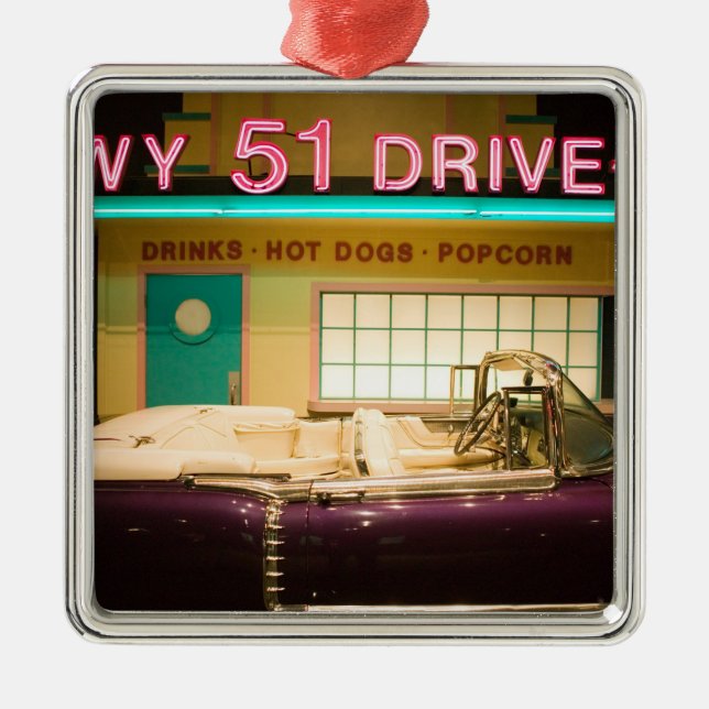 USA, Tennessee, Memphis: Elvis Presley Metal Ornament (Front)