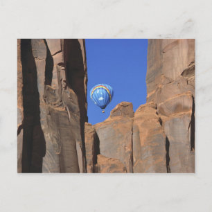 USA, Utah, Monument Valley. A rainbow hot-air Postcard