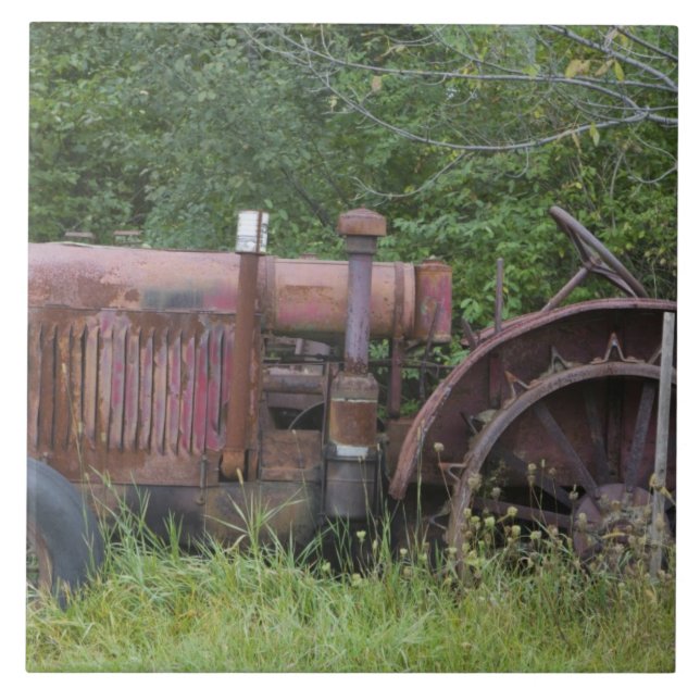 USA, Vermont, MANCHESTER: Antique Farm Tractor Ceramic Tile (Front)