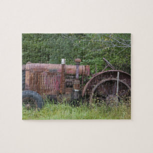 USA, Vermont, MANCHESTER: Antique Farm Tractor Jigsaw Puzzle