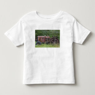 USA, Vermont, MANCHESTER: Antique Farm Tractor Toddler T-shirt