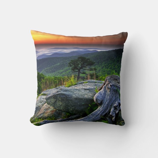 USA, Virginia, Shenandoah National Park. Throw Pillow (Front)
