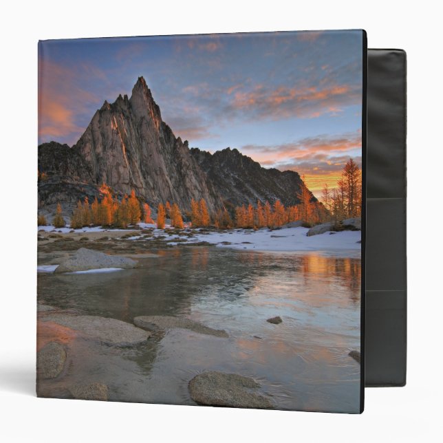 USA, Washington, Cascade Mountains. Prusik Binder (Front/Inside)