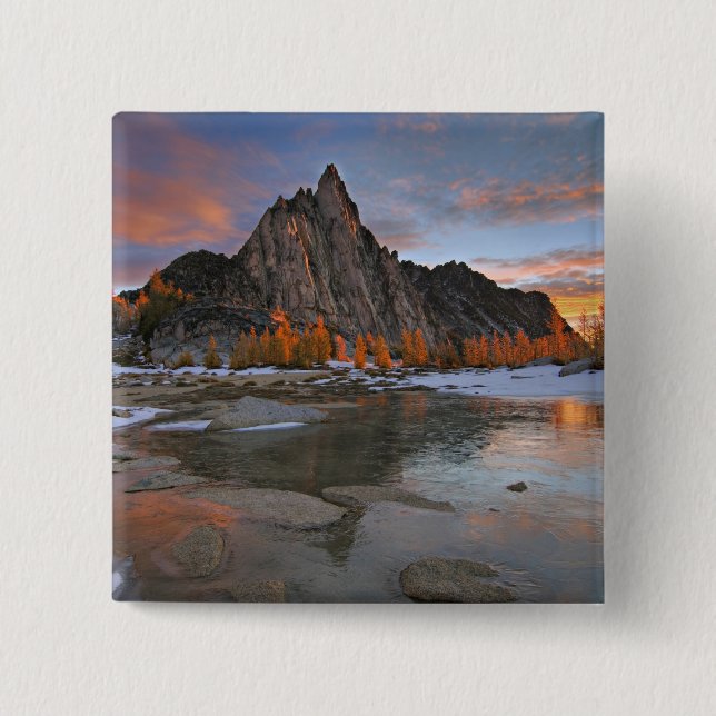 USA, Washington, Cascade Mountains. Prusik Button (Front)