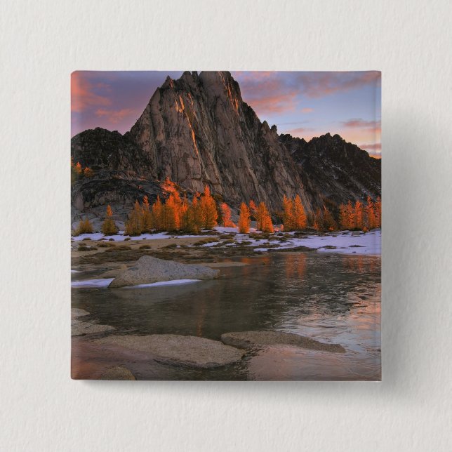 USA, Washington, Cascade Mountains.  Prusik Peak Pinback Button (Front)
