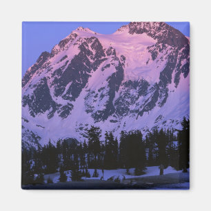 USA, Washington, Mt. Shuskan in North Cascades Magnet