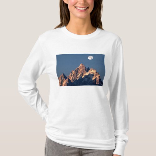 USA Wyoming Grand Teton NP A full moon sets T_Shirt
