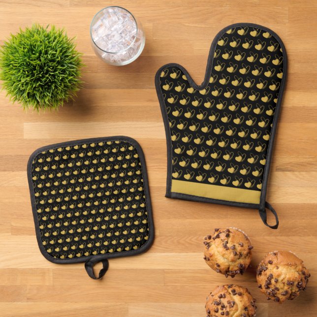 Valentine's Day Distorted Tilted Hearts Oven Mitt & Pot Holder Set (Top Down)