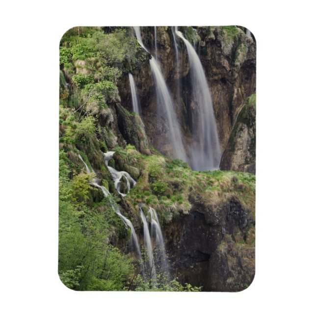 Veliki Slap (Waterfall) Plitvice Lakes National Magnet (Vertical)