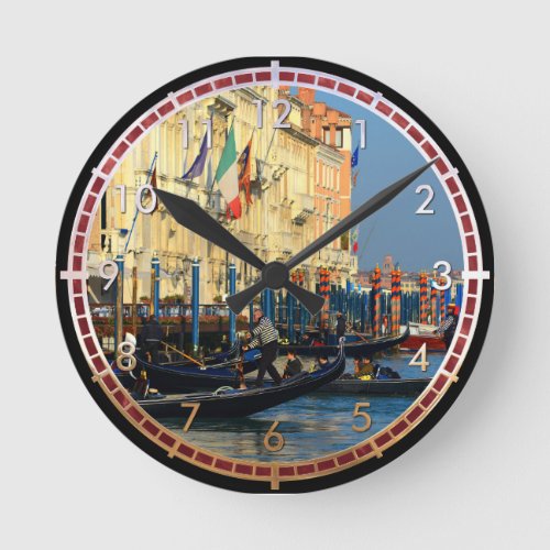Venetian gondoliers round clock