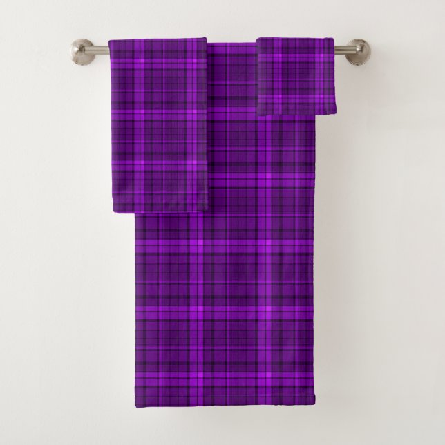 Very beautiful bright checkered pattern of purple  bath towel set (Insitu)
