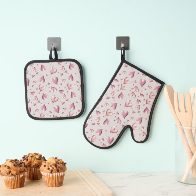 Very Cute Simple Hearts Design  Oven Mitt & Pot Holder Set (Insitu(Hanging))