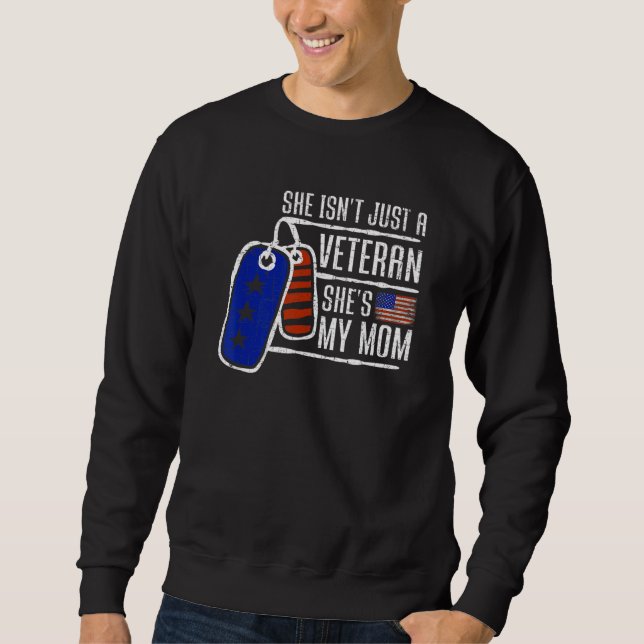 Veteran She's My Mom USA Flag Proud American Veter Sweatshirt (Front)