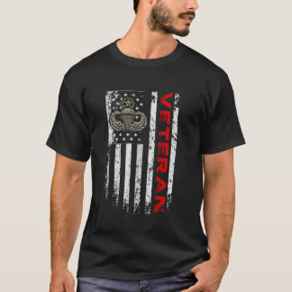 Veteran US Flag Airborne Paratrooper Distressed Pa T-Shirt