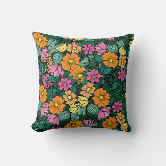 Vibrant Floral: Green Background Vintage. Throw Pillow (Front)
