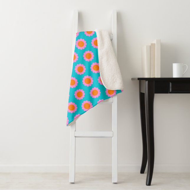 Vibrant Retro 60s Turquoise Mod Flower Pattern Sherpa Blanket (In Situ)