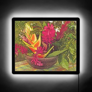 VIBRANT TROPICAL FLORAL ARRANGEMENT