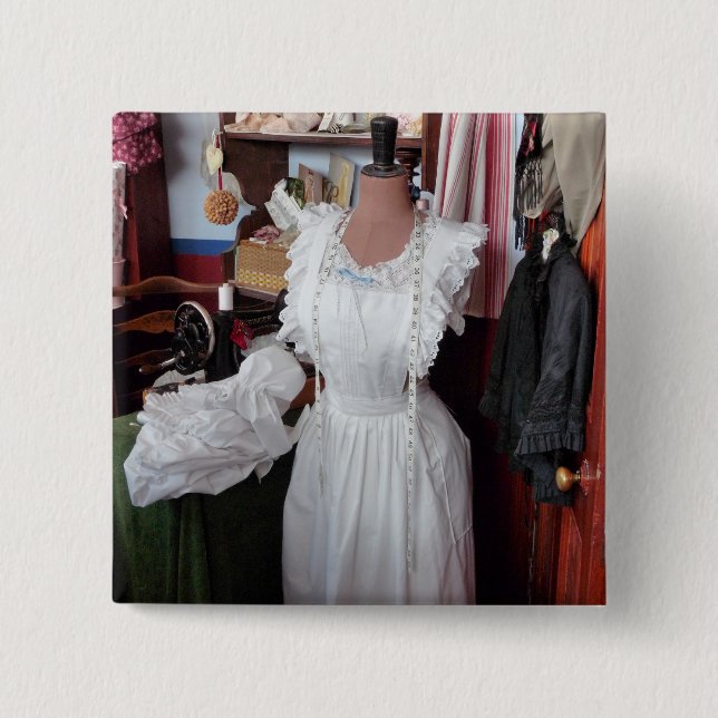 VICTORIAN ENGLAND BUTTON (Front)