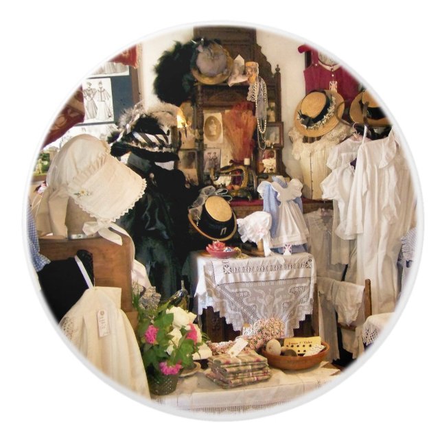 VICTORIAN ENGLAND CERAMIC KNOB (Front)