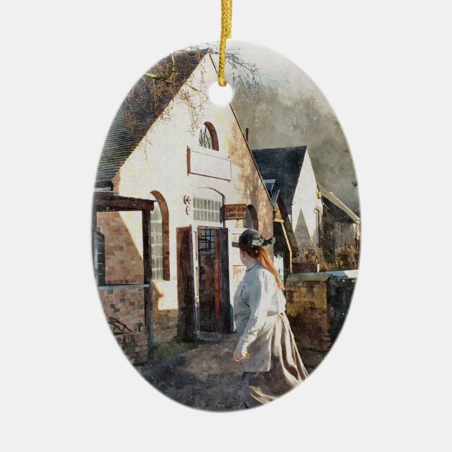 VICTORIAN ENGLAND CERAMIC ORNAMENT (Front)