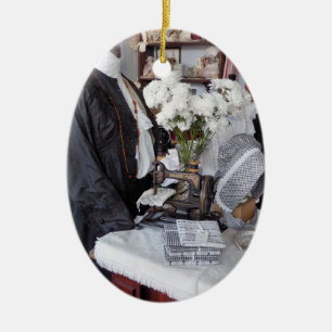 VICTORIAN ENGLAND CERAMIC ORNAMENT