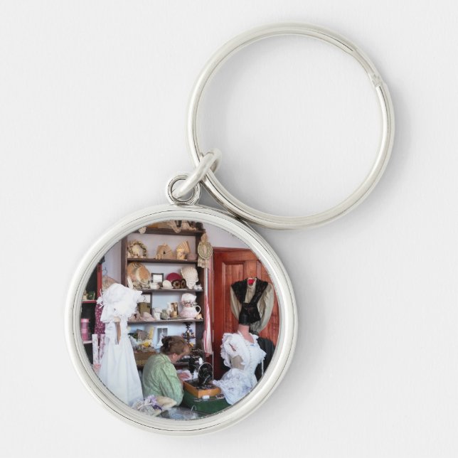 VICTORIAN ENGLAND KEYCHAIN (Front)