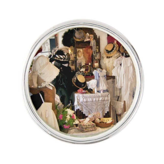 VICTORIAN ENGLAND LAPEL PIN (Front)