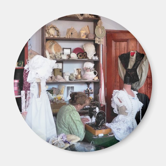 VICTORIAN ENGLAND MAGNET (Front)