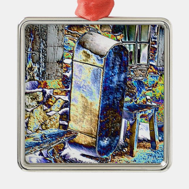 VICTORIAN ENGLAND METAL ORNAMENT (Front)