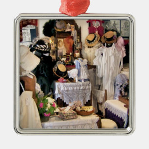 VICTORIAN ENGLAND METAL ORNAMENT