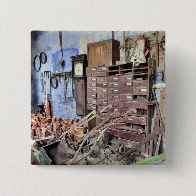 VICTORIAN ENGLAND PINBACK BUTTON (Front)