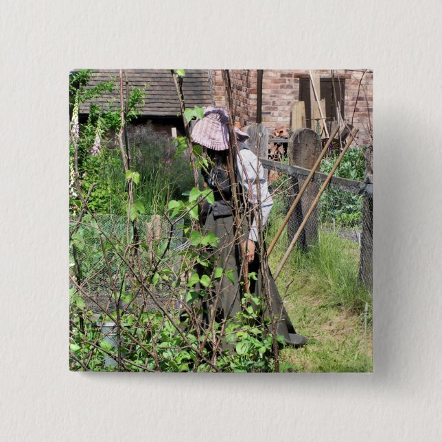 VICTORIAN ENGLAND PINBACK BUTTON (Front)