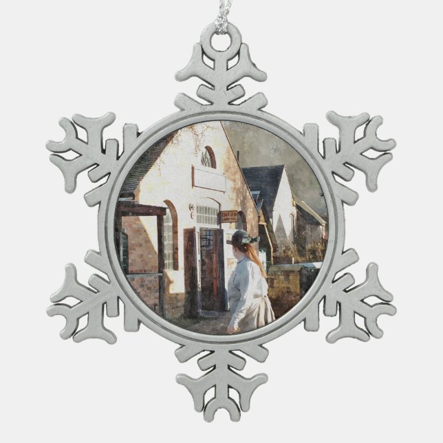 VICTORIAN ENGLAND SNOWFLAKE PEWTER CHRISTMAS ORNAMENT (Front)