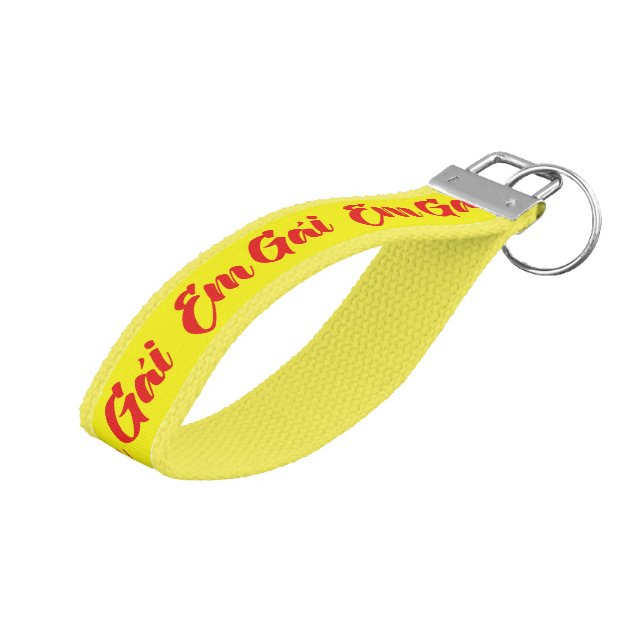 Vietnamese (Young) Sister - Em Gái ~ Tiếng Việt Wrist Keychain (Angled Up)