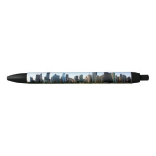 View of Chicago skyline by Lake Michigan Pen
