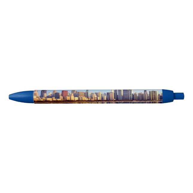 View of Chicago skyline with reflection Pen (Front)
