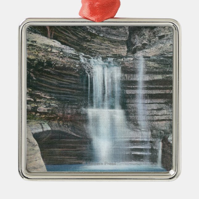 View of Curtain Cascade Metal Ornament (Front)