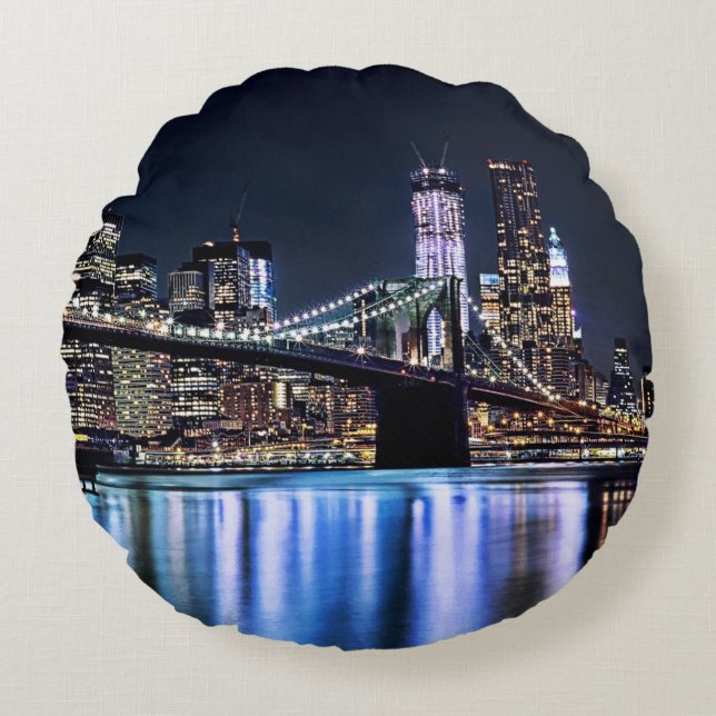 View of New York's Brooklyn bridge reflection Round Pillow (Front)