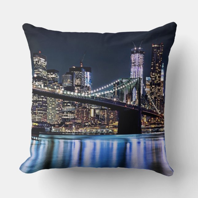 View of New York's Brooklyn bridge reflection Throw Pillow (Front)