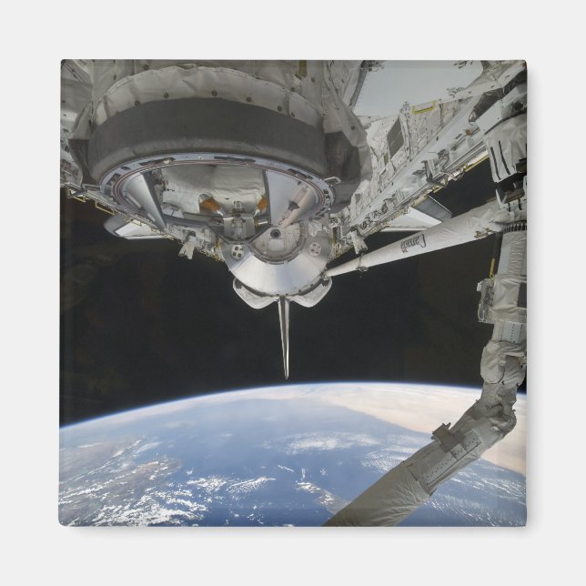 View of Space Shuttle Discovery Magnet (Front)