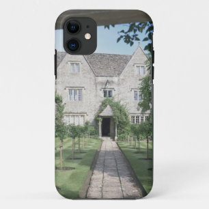 View of the front of the house (photo) iPhone 11 case