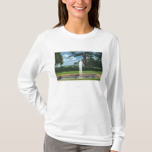 View of the Tanglewood Gardens and Fountain T-Shirt (Front)