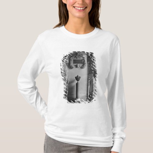 View of two caryatids from the Caryatids T_Shirt