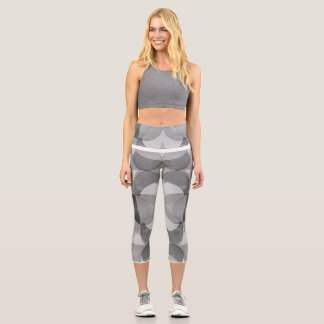 Vintage Abstract Pattern Capri Leggings