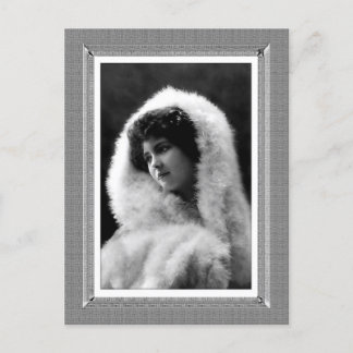 Vintage Beauty - Gentle Beauty - in black & white Postcard