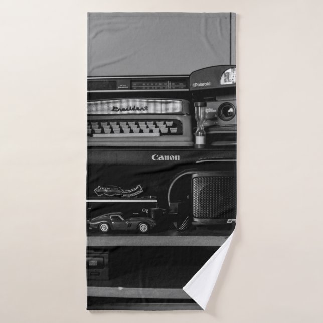 VINTAGE BLACK AND WHITE CAMERA BATH TOWEL (Bath Towel)