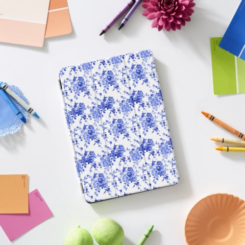 Vintage Blue and White Floral Pattern iPad Pro Cover